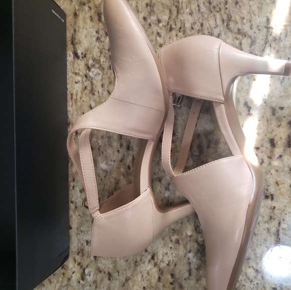 naturalizer nude heels